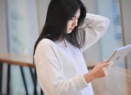 娱乐吃瓜女配变成女生,她如何华丽转身？